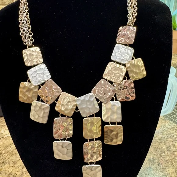 STATEMENT NECKLACE Tri color 18 in to 21 in adjustable Lobster clasp. EX… - Picture 1 of 14